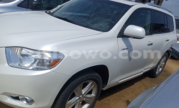 Sayi Na hannu Toyota Highlander White Mota in Cotonou a Benin