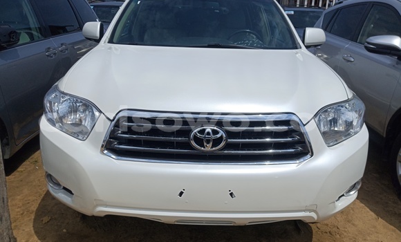 Ra Àlòkù Toyota Highlander funfun Ọkọ̀ in Cotonou ni Benin Ra Àlòkù Toyota Highlander funfun Ọkọ̀ in Cotonou ni Benin