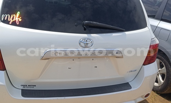 Ra Àlòkù Toyota Highlander funfun Ọkọ̀ in Cotonou ni Benin Ra Àlòkù Toyota Highlander funfun Ọkọ̀ in Cotonou ni Benin