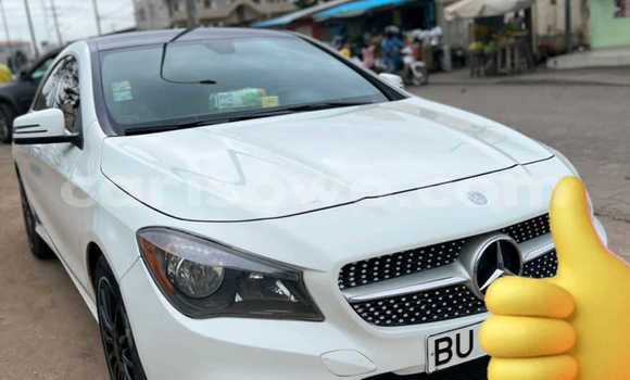 Ra Àlòkù Mercedes-Benz CLA-klasse funfun Ọkọ̀ in Abomey Calavi ni Benin