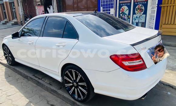 Ra Àlòkù Mercedes-Benz C-Classe funfun Ọkọ̀ in Cotonou ni Benin
