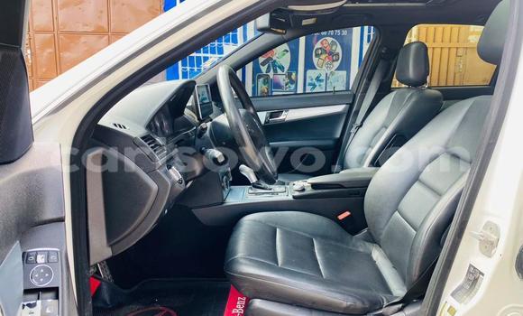 Ra Àlòkù Mercedes-Benz C-Classe funfun Ọkọ̀ in Cotonou ni Benin Ra Àlòkù Mercedes-Benz C-Classe funfun Ọkọ̀ in Cotonou ni Benin