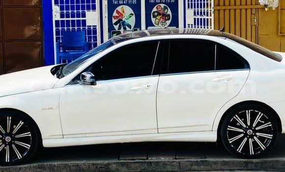 Ra Àlòkù Mercedes-Benz C-Classe funfun Ọkọ̀ in Cotonou ni Benin Ra Àlòkù Mercedes-Benz C-Classe funfun Ọkọ̀ in Cotonou ni Benin