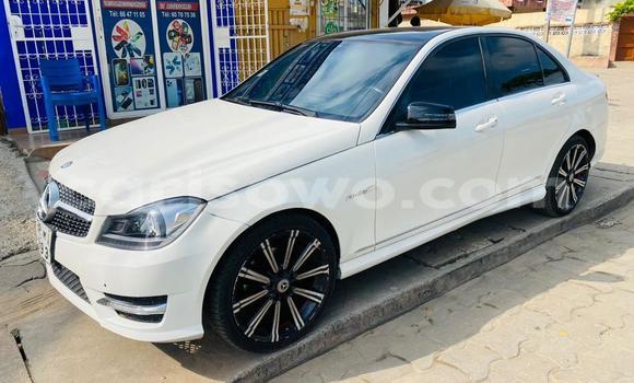 Ra Àlòkù Mercedes-Benz C-Classe funfun Ọkọ̀ in Cotonou ni Benin Ra Àlòkù Mercedes-Benz C-Classe funfun Ọkọ̀ in Cotonou ni Benin