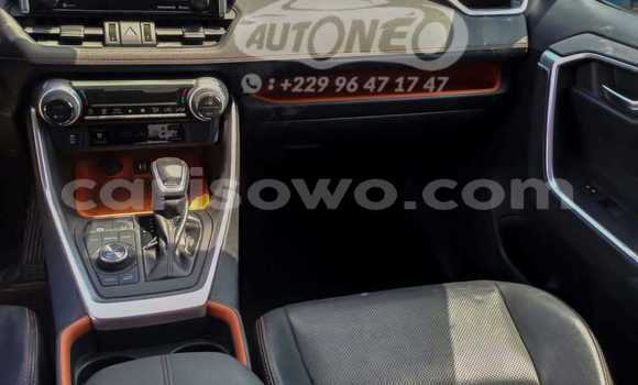 Sayi Na hannu Toyota RAV4 Blue Mota in Cotonou a Benin Sayi Na hannu Toyota RAV4 Blue Mota in Cotonou a Benin