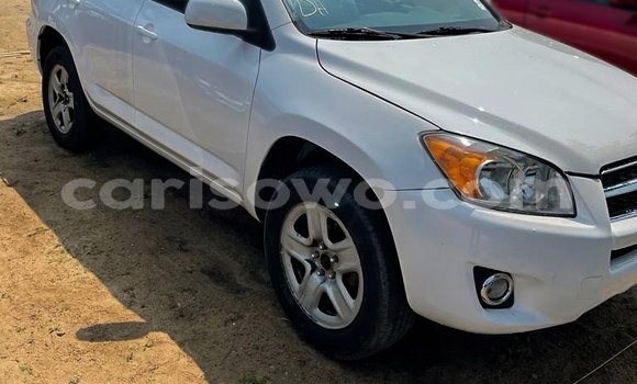 Sayi Na hannu Toyota RAV4 White Mota in Cotonou a Benin Sayi Na hannu Toyota RAV4 White Mota in Cotonou a Benin