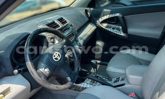 Sayi Na hannu Toyota RAV4 White Mota in Cotonou a Benin Sayi Na hannu Toyota RAV4 White Mota in Cotonou a Benin