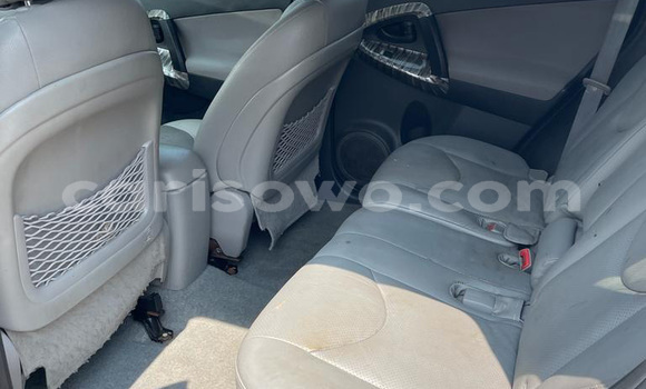 Sayi Na hannu Toyota RAV4 White Mota in Cotonou a Benin Sayi Na hannu Toyota RAV4 White Mota in Cotonou a Benin