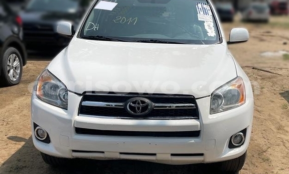 Sayi Na hannu Toyota RAV4 White Mota in Cotonou a Benin Sayi Na hannu Toyota RAV4 White Mota in Cotonou a Benin