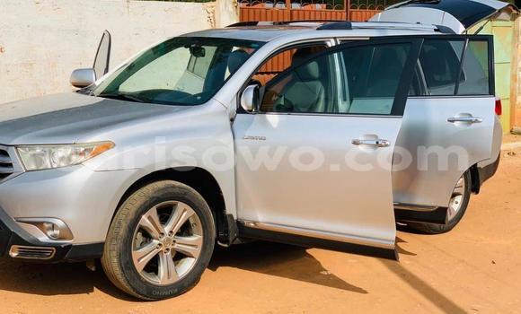 Sayi Na hannu Toyota Highlander Azurfa Mota in Cotonou a Benin Sayi Na hannu Toyota Highlander Azurfa Mota in Cotonou a Benin