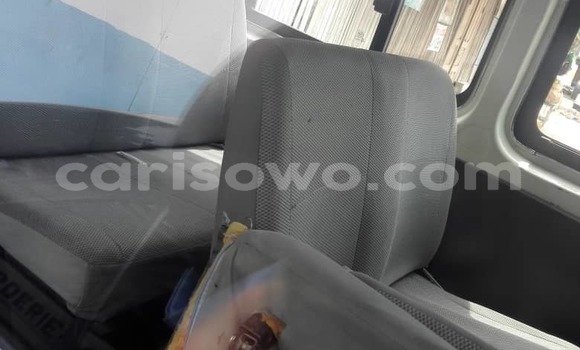 Sayi Na hannu Toyota Hiace White Mota in Abomey Calavi a Benin Sayi Na hannu Toyota Hiace White Mota in Abomey Calavi a Benin