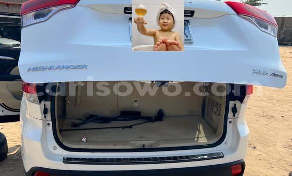Acheter Occasion Voiture Toyota Highlander Blanc à Abomey Calavi, Benin Acheter Occasion Voiture Toyota Highlander Blanc à Abomey Calavi, Benin