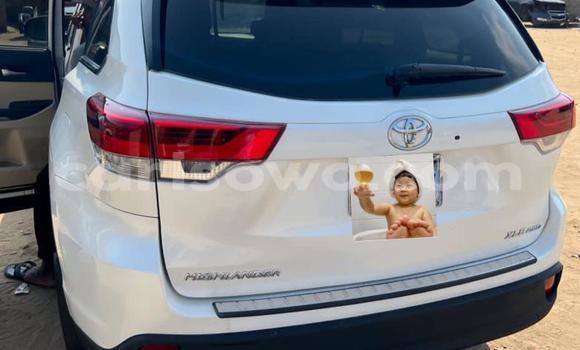 Acheter Occasion Voiture Toyota Highlander Blanc à Abomey Calavi, Benin Acheter Occasion Voiture Toyota Highlander Blanc à Abomey Calavi, Benin