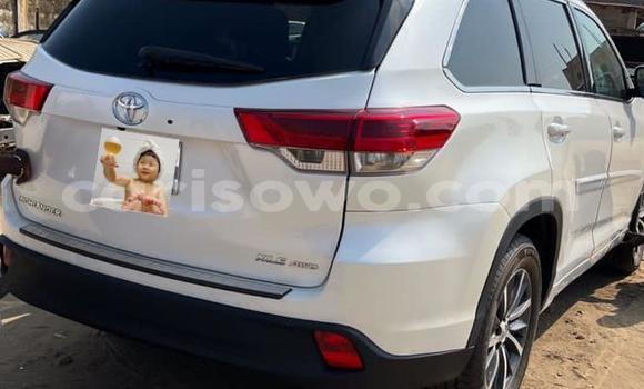 Acheter Occasion Voiture Toyota Highlander Blanc à Abomey Calavi, Benin Acheter Occasion Voiture Toyota Highlander Blanc à Abomey Calavi, Benin