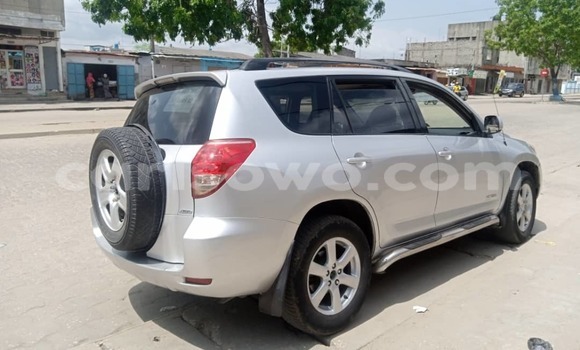 Sayi Na hannu Toyota RAV4 Azurfa Mota in Cotonou a Benin
