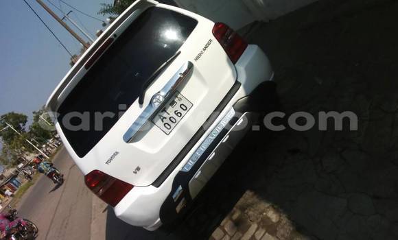 Sayi Na hannu Toyota Highlander White Mota in Cotonou a Benin Sayi Na hannu Toyota Highlander White Mota in Cotonou a Benin