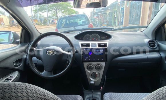 Sayi Na hannu Toyota Yaris Black Mota in Cotonou a Benin