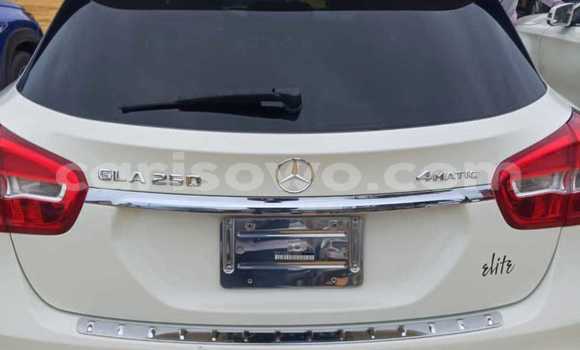 Ra Àlòkù Mercedes-Benz GLA-klasse funfun Ọkọ̀ in Cotonou ni Benin Ra Àlòkù Mercedes-Benz GLA-klasse funfun Ọkọ̀ in Cotonou ni Benin