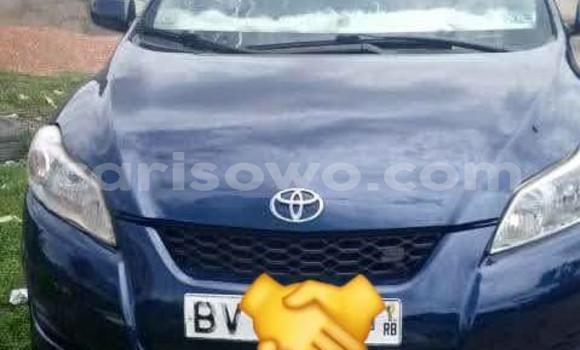 Ra Àlòkù Toyota Matrix Blue Ọkọ̀ in Abomey Calavi ni Benin