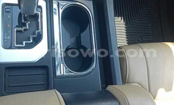 Ra Àlòkù Toyota Tundra funfun Ọkọ̀ in Cotonou ni Benin Ra Àlòkù Toyota Tundra funfun Ọkọ̀ in Cotonou ni Benin