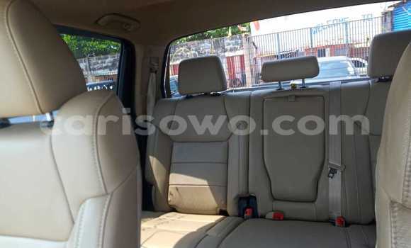 Ra Àlòkù Toyota Tundra funfun Ọkọ̀ in Cotonou ni Benin Ra Àlòkù Toyota Tundra funfun Ọkọ̀ in Cotonou ni Benin