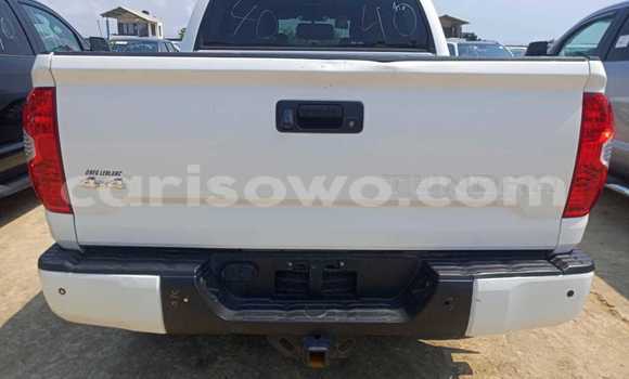 Ra Àlòkù Toyota Tundra funfun Ọkọ̀ in Cotonou ni Benin Ra Àlòkù Toyota Tundra funfun Ọkọ̀ in Cotonou ni Benin