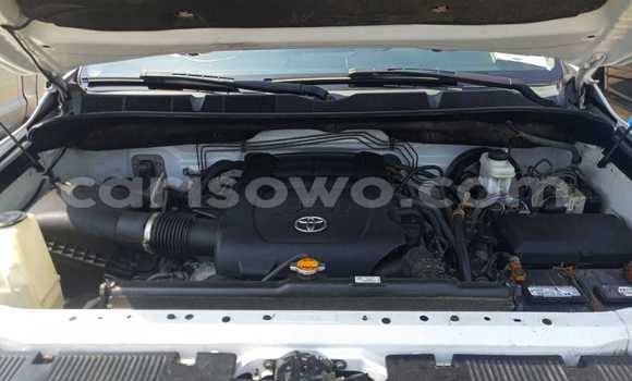 Ra Àlòkù Toyota Tundra funfun Ọkọ̀ in Cotonou ni Benin Ra Àlòkù Toyota Tundra funfun Ọkọ̀ in Cotonou ni Benin