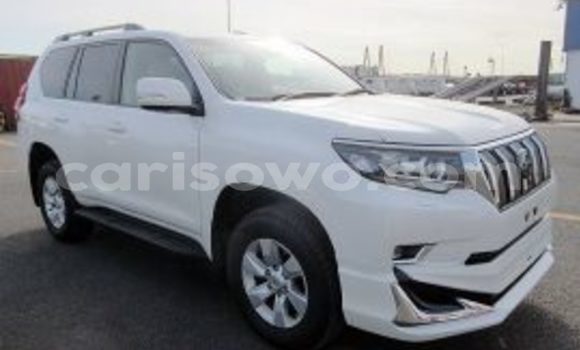 Sayi Na hannu Toyota Land Cruiser Prado White Mota in Natitingou a Benin Sayi Na hannu Toyota Land Cruiser Prado White Mota in Natitingou a Benin