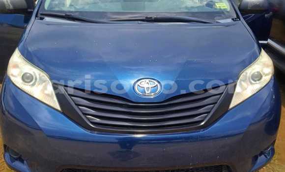 Acheter Occasion Voiture Toyota Sienna Bleu à Cotonou, Benin