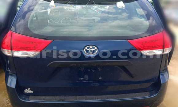 Ra Àlòkù Toyota Sienna Blue Ọkọ̀ in Cotonou ni Benin Ra Àlòkù Toyota Sienna Blue Ọkọ̀ in Cotonou ni Benin