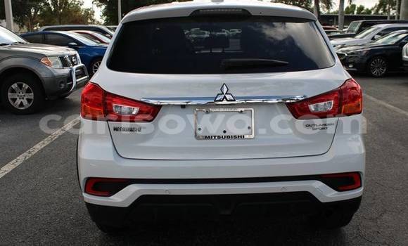 Sayi Na hannu Mitsubishi Outlander White Mota in Nikki a Benin Sayi Na hannu Mitsubishi Outlander White Mota in Nikki a Benin