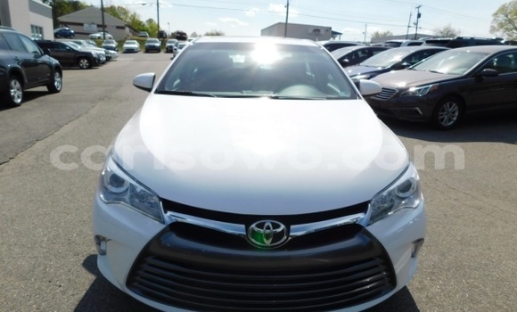 Sayi Na hannu Toyota Camry White Mota in Bembèrèkè a Benin Sayi Na hannu Toyota Camry White Mota in Bembèrèkè a Benin