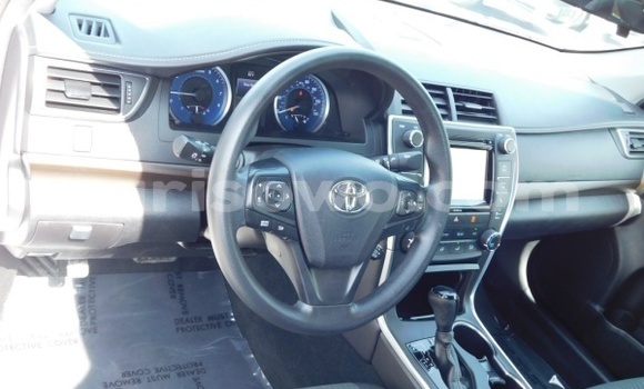 Sayi Na hannu Toyota Camry White Mota in Bembèrèkè a Benin Sayi Na hannu Toyota Camry White Mota in Bembèrèkè a Benin