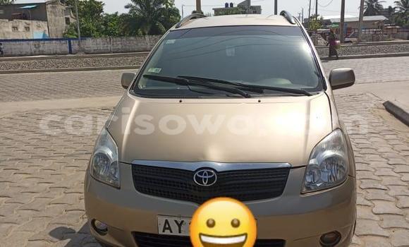 Sayi Na hannu Toyota Corolla Verso Brown Mota in Cotonou a Benin