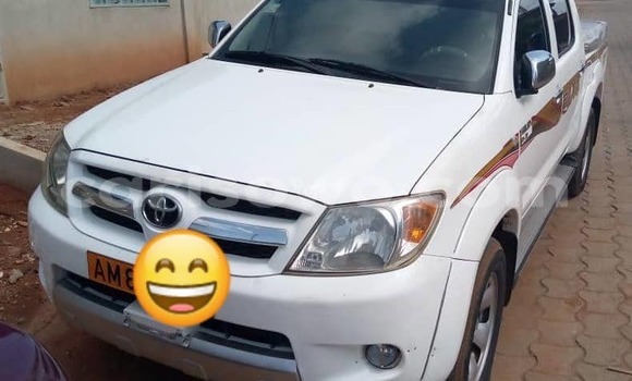Ra Àlòkù Toyota Hilux funfun Ọkọ̀ in Porto Novo ni Benin