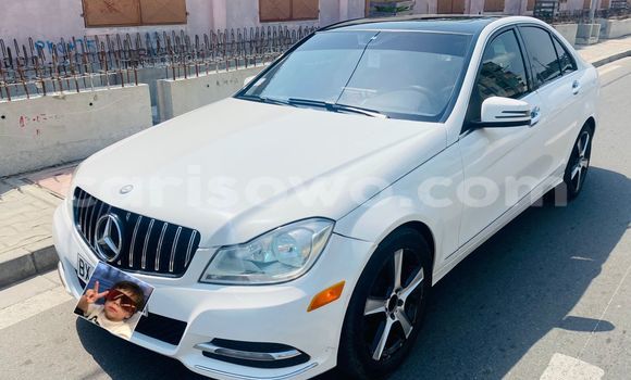 Ra Àlòkù Mercedes-Benz C–Class funfun Ọkọ̀ in Abomey Calavi ni Benin