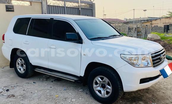 Sayi Na hannu Toyota Land Cruiser White Mota in Cotonou a Benin Sayi Na hannu Toyota Land Cruiser White Mota in Cotonou a Benin