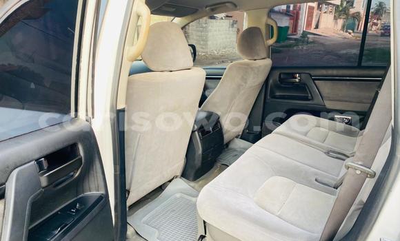 Sayi Na hannu Toyota Land Cruiser White Mota in Cotonou a Benin Sayi Na hannu Toyota Land Cruiser White Mota in Cotonou a Benin