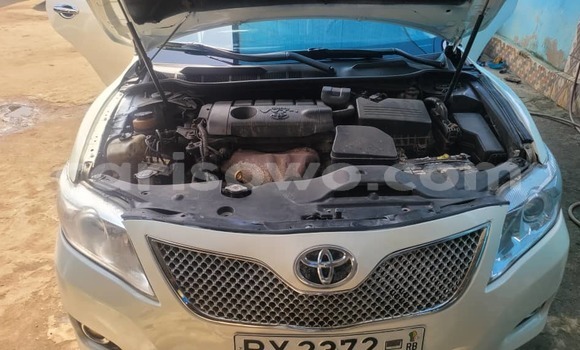 Ra Àlòkù Toyota Camry funfun Ọkọ̀ in Cotonou ni Benin Ra Àlòkù Toyota Camry funfun Ọkọ̀ in Cotonou ni Benin