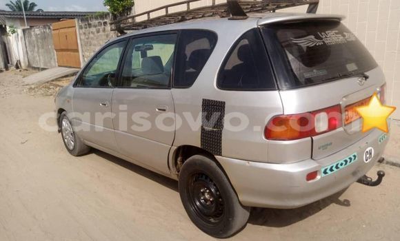 Sayi Na hannu Toyota Picnic Azurfa Mota in Cotonou a Benin Sayi Na hannu Toyota Picnic Azurfa Mota in Cotonou a Benin