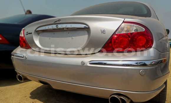 Ra Àlòkù Jaguar S–Type Silver Ọkọ̀ in Cotonou ni Benin Ra Àlòkù Jaguar S–Type Silver Ọkọ̀ in Cotonou ni Benin