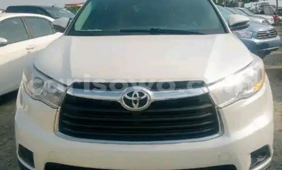 Acheter Occasion Voiture Toyota Highlander Blanc à Cotonou, Benin
