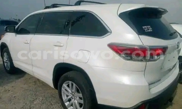 Acheter Occasion Voiture Toyota Highlander Blanc à Cotonou, Benin Acheter Occasion Voiture Toyota Highlander Blanc à Cotonou, Benin