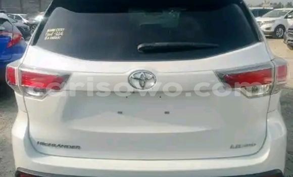 Acheter Occasion Voiture Toyota Highlander Blanc à Cotonou, Benin Acheter Occasion Voiture Toyota Highlander Blanc à Cotonou, Benin