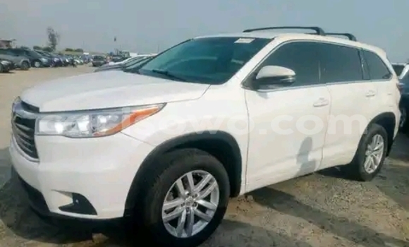 Acheter Occasion Voiture Toyota Highlander Blanc à Cotonou, Benin Acheter Occasion Voiture Toyota Highlander Blanc à Cotonou, Benin