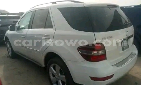 Acheter Occasion Voiture Mercedes-Benz ML–Class Blanc à Cotonou, Benin Acheter Occasion Voiture Mercedes-Benz ML–Class Blanc à Cotonou, Benin