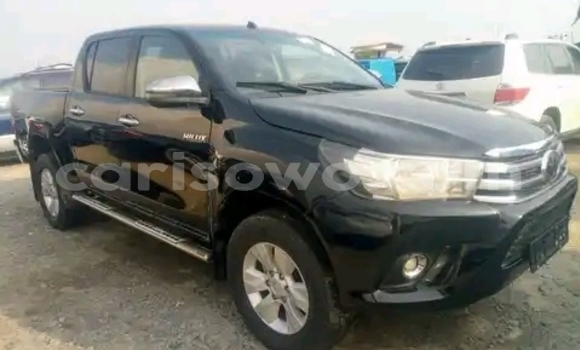 Sayi Na hannu Toyota Hilux Sauran Mota in Cotonou a Benin Sayi Na hannu Toyota Hilux Sauran Mota in Cotonou a Benin