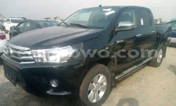 Sayi Na hannu Toyota Hilux Sauran Mota in Cotonou a Benin Sayi Na hannu Toyota Hilux Sauran Mota in Cotonou a Benin