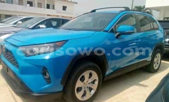 Sayi Na hannu Toyota RAV4 Blue Mota in Cotonou a Benin Sayi Na hannu Toyota RAV4 Blue Mota in Cotonou a Benin
