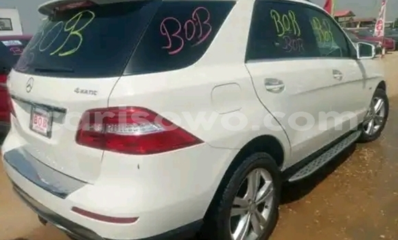 Buy Used Mercedes-Benz M–Class White Car in Cotonou in Benign